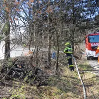 Zagorela plastika ob stanovanjski hi&scaron;i na Vogrskem