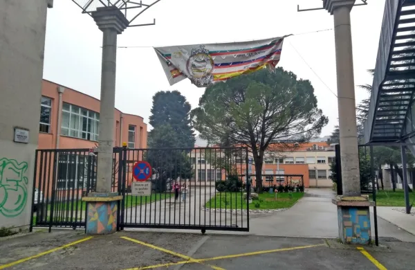 Na OŠ Milojke Štukelj so si oddahnili, učenka ni okužena. 