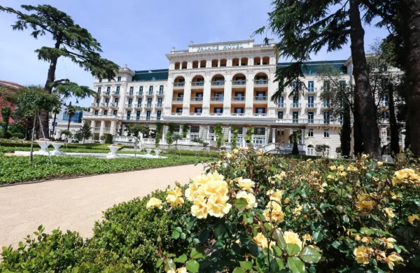 Od danes je zaprt tudi  hotel Kempinski Palace.