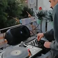 DJ Ivano Puzzer je v središče Kopra pošiljal elektronske vibracije. 