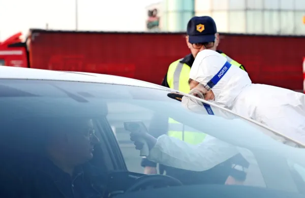 Mnogi, ki živijo v Gorici, a delajo pri nas, so se začasno preselili ali 
delajo od doma. Kdor mora dnevno čez mejo, je v negotovosti. 