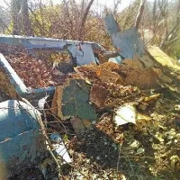 Ob hiši je lastnik več let hranil večje količine odpadne plastike, tudi 
odslužene plastične panele s pročelja šempetrske bolnišnice. 