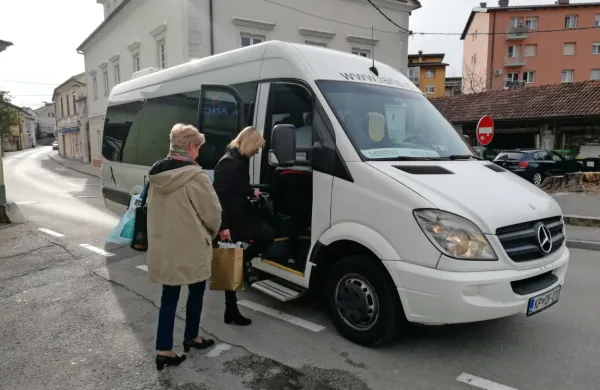 Bistričani so se mestnega avtobusa razveselili, saj je občinsko 
središče zelo razpotegnjeno in razdalje med posameznimi deli 
prevelike za pešačenje, zlasti za starejše občane.   