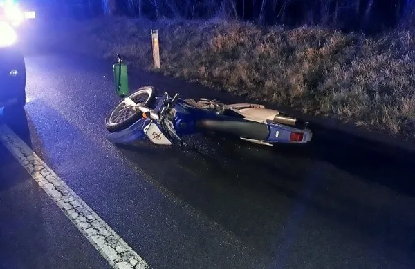 Mladoletnik z motorjem v drevo