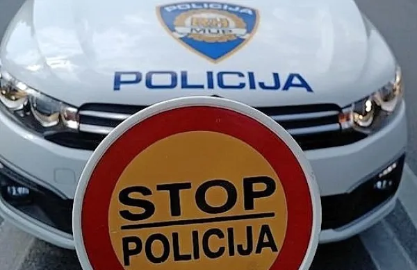 Ob polnoči bodo prenehali obratovati maloobmejni mejni prehodi s Hrva&scaron;ko