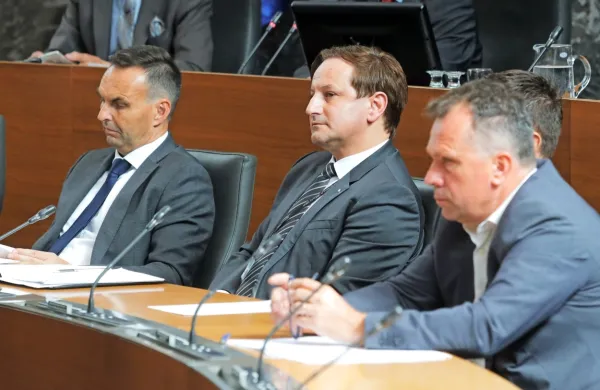Direktor Sove Rajko Kozmelj z današnjim dnem nepreklicno 
odstopa s položaja direktorja agencije.