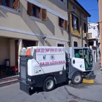 V Izoli razkužujejo javne povr&scaron;ine