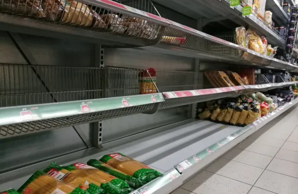 Trgovci nadalje prilagajajo urnike trgovin