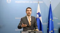 Minister za obrambo Matej Tonin: “Ta prevoz in te maske niso 
nikoli obstajale.”