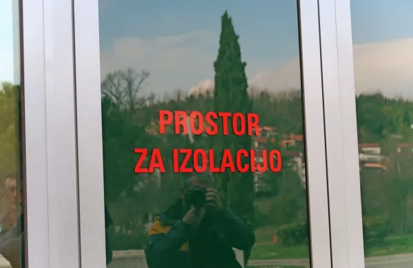 V &scaron;empetrski bolni&scaron;nici pripravljen izolacijski oddelek