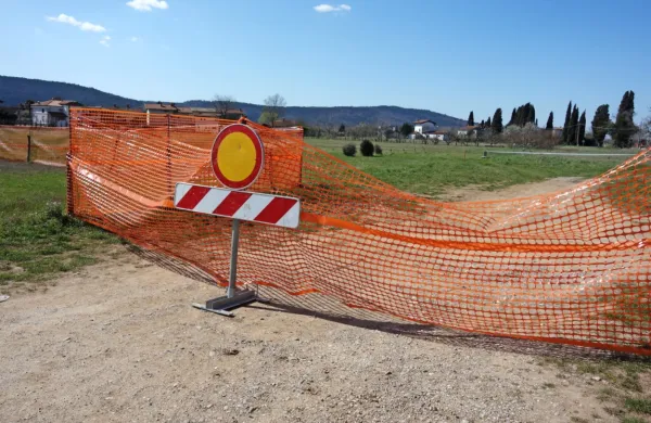 Dodatno so za&scaron;čitili mejo