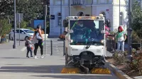 Vlada zaostruje ukrepe, prepovedano bo druženje več kot pet ljudi 
na prostem.