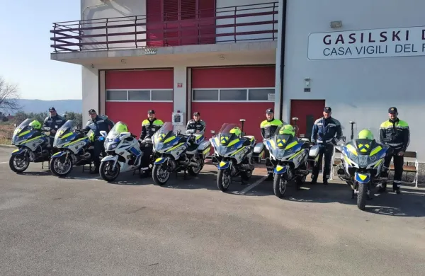 Policisti poostreno nadzirajo promet