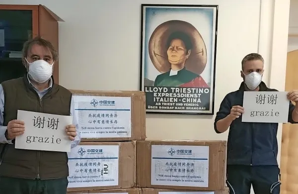 Delavci pristanišča Trst po zaslugi kitajskega partnerja ne bodo 
brez zaščitnih mask.