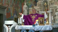 Pivški župnik Marjan Škvarč bo pri jutrišnji sveti maši s svojimi verniki ponovno povezan preko 
lokalne televizije. Mašo bodo lahko spremljali ob 10.30 in 20.30, ponovitvi pa bosta tudi v 
ponedeljek ob istem času.