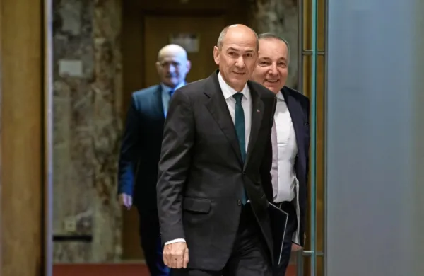 Vlada bo smernice obravnavala na večerni seji, je napovedal 
premier Janez Janša.