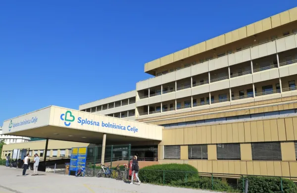 V celjski bolnišnici je hospitalizirana še ena oseba, okužena z 
novim koronavirusom, prva je bila sprejeta v nedeljo.