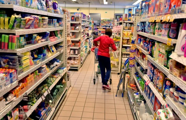 Zveza svobodnih sindikatov Slovenije predlaga ukrepe, s katerimi 
bi ohranili kupno moč ljudi in spodbudili potrošnjo po umiritvi 
razmer.