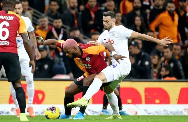 Amedej Vetrih (desno) je v torek za Rizespor odigral še zadnjo 
tekmo turškega prvenstva pred prekinitvijo.