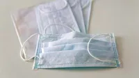 Maske, ki so narejene iz papirnatega materiala, lahko za večkratno 
uporabo sami  steriliziramo v loncu na paro ali z likalnikom na 
paro.   