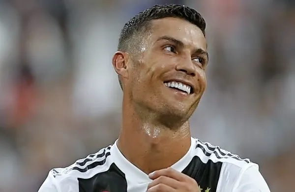 Portugalski nogometni zvezdnik Cristiano Ronaldo se je spet 
izkazal na humanitarnem področju.
