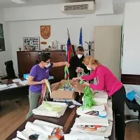 Prostovoljci bodo se&scaron;ili 1200 mask