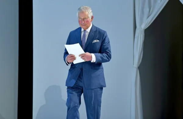 Britanski princ Charles se je okužil z novim koronavirusom.