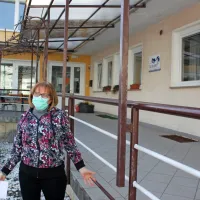 “Vsi smo zelo v strahu, kaj bo,” pravi direktorica doma Marjana M. 
Bizjak.