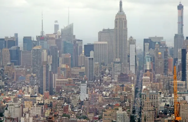V mestu New York z več kot osmimi milijoni prebivalcev je več kot 
29.000 okuženih in 517 mrtvih.