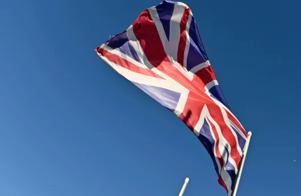 V Veliki Britaniji že več kot tisoč smrtnih žrtev covida-19