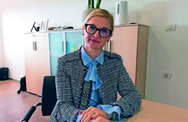 Kristina Zadel Škrabolje, direktorica CSD Primorsko-Notranjska: 

“S  starši otrok, ki so bili v dnevnih centrih ali smo jih zaradi 
različnih težav obravnavali že prej, še vedno vzdržujemo telefonski stik, a to ni isto kot neposredni stik s samim otrokom.”