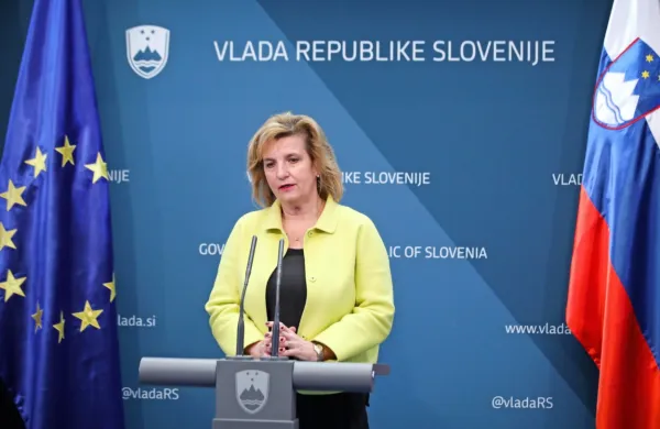 “Če bo število bolnikov, ki potrebujejo zdravljenje v bolnišnici, 
naraščalo s takim tempom kot danes, zdravstveni sistem tega ne 
zmogel,” je izpostavila infektologinja Bojana Beović.