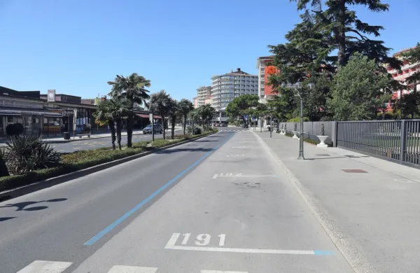 Župani več slovenskih občin so prepričani, da je  prepoved gibanja 
izven občine stalnega ali začasnega prebivališča potrebna, kar še 
posebej velja za turistične kraje.