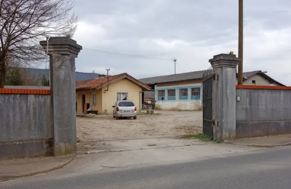 V delu obzidanega območja sredi Bilj bi lahko v prihodnjih letih 
zrasla stanovanja. 