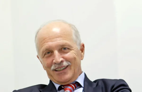 Andrej Možina je odstopil z mesta državnega sekretarja na 
ministrstvu za zdravje.