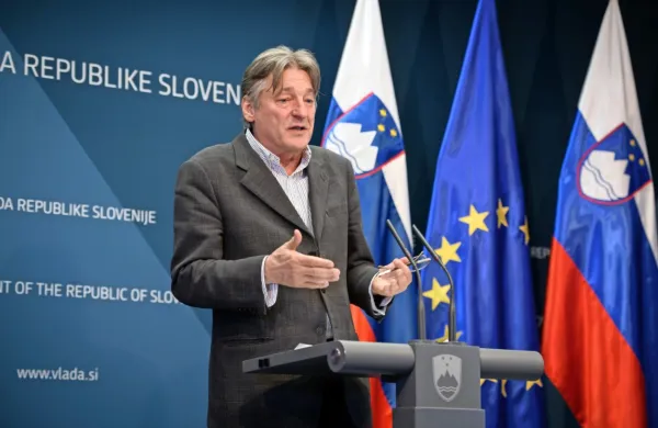 Po predlogu ministrstva za kulturo bi samozaposleni izpad dohodka izkazovali glede na polletje
