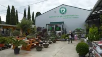  Agraria bi občini  dala   zemljišče za stavbo Droge-Kolinska in v 
zameno dobila    zemljišče pri  pokopališču  (na fotografiji).