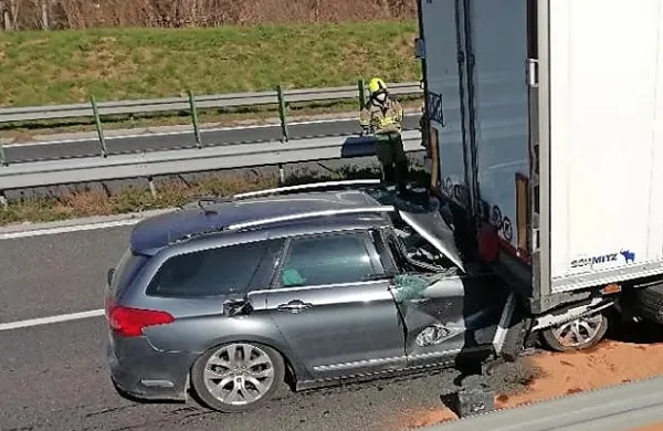 Prometna nesreča na hitri cesti med Ajdov&scaron;čino in Vipavo