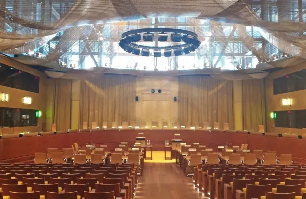 Sodi&scaron;če EU: Poljska, Če&scaron;ka in Madžarska z zavrnitvijo premestitve beguncev kr&scaron;ile pravo EU