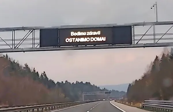 Na avtocestah je občutno manj prometa.