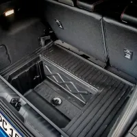 

Pri pumi vsekakor velja izpostaviti prilagodljiv 456-litrski prtljažnik, ki ima še dodaten 80-litrski odlagalni prostor v globino. 
Dobra zamisel razvijalcev.