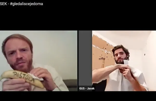  V Jašku  igrata Rok Matek (levo) in Blaž Popovski, v dobi koronavirusa vsak iz svojega doma.  