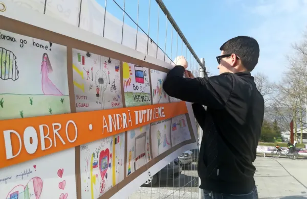 Gorico in Novo Gorico od petka povezujejo tudi risbe prijateljstva 
slovenskih in italijanskih otrok.