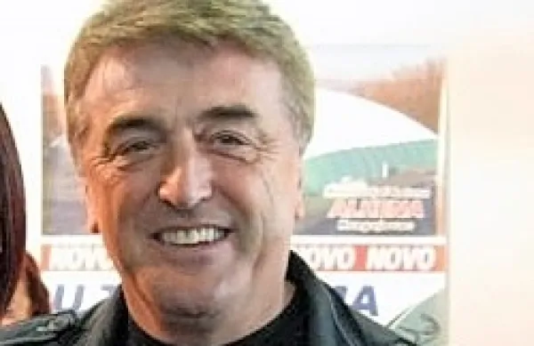 V Madridu je danes v 72. letu starosti po dolgotrajni bolezni umrl 
srbski nogometni trener Radomir Antić.