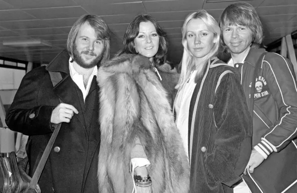 Benny Andersson, Annifrid Lyngatad, Agnetha Faltskog in Bjorn 
Ulvaeus (z leve) leta 1976, ko so bili na vrhuncu glasbene kariere.