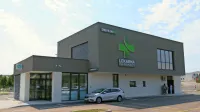 Lekarno drive-in v Sežano so včeraj dekontaminirali.