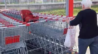 V prodajalnah z živili lahko v času od 8. ter 10. ure ter zadnjo uro 
obratovalnega časa opravijo nakup izključno ranljive skupine; 
invalidi, starejši od 65 let, nosečnice.