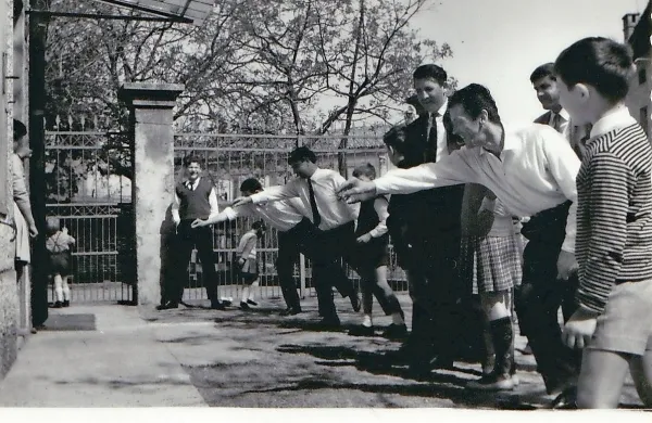 Začetki ciljanja pirhov segajo v leto 1978.