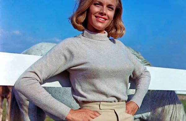Honor Blackman je svojo prepoznavnost dosegla kot Bondovo 
dekle.