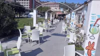 Bomo drugačni, ko se bodo lokali znova napolnili in se bo življenje 
vrnilo v ustaljene tirnice?